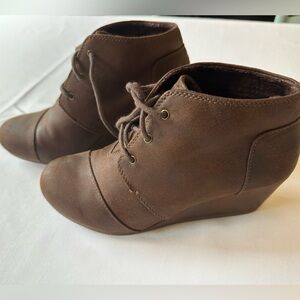 BOBS from Skechers brown lace up wedge booties ankle boots. Women’s size 9.5